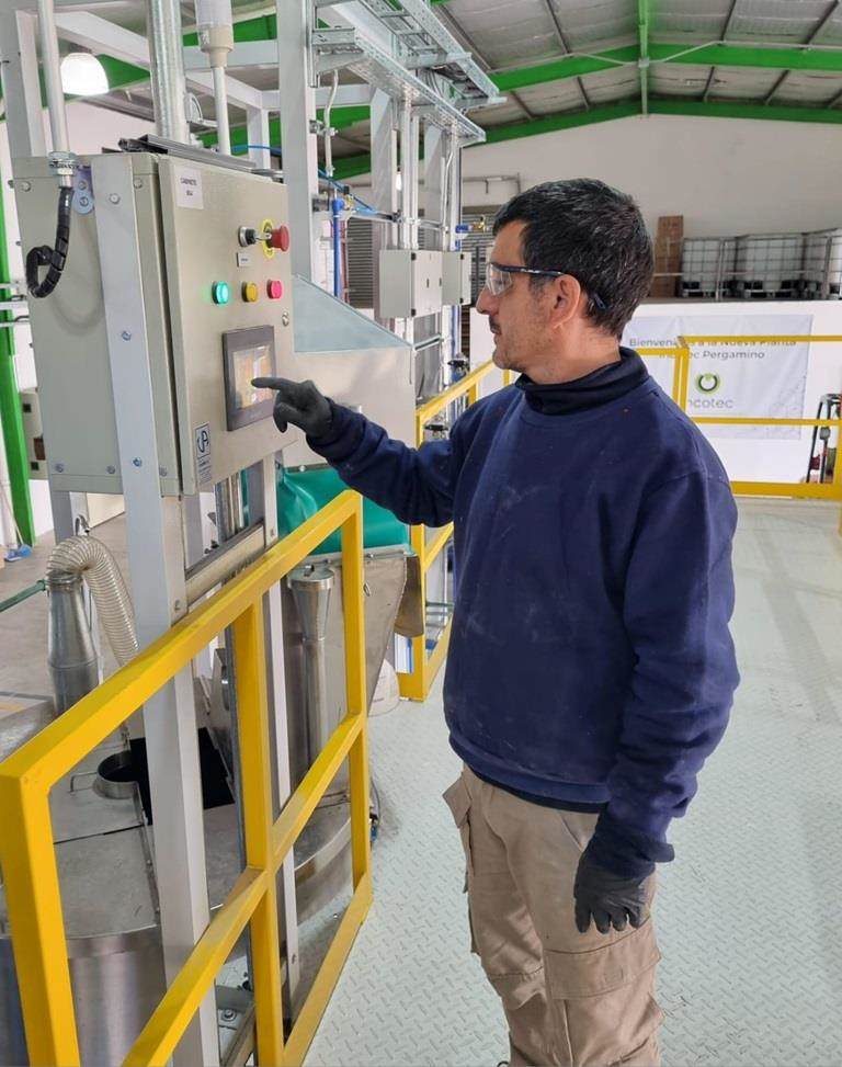 Process operator starts production at Incotec argentina's upgraded seed film coat production facility
