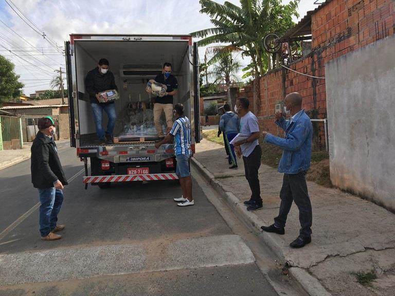 wagon with volunteers
