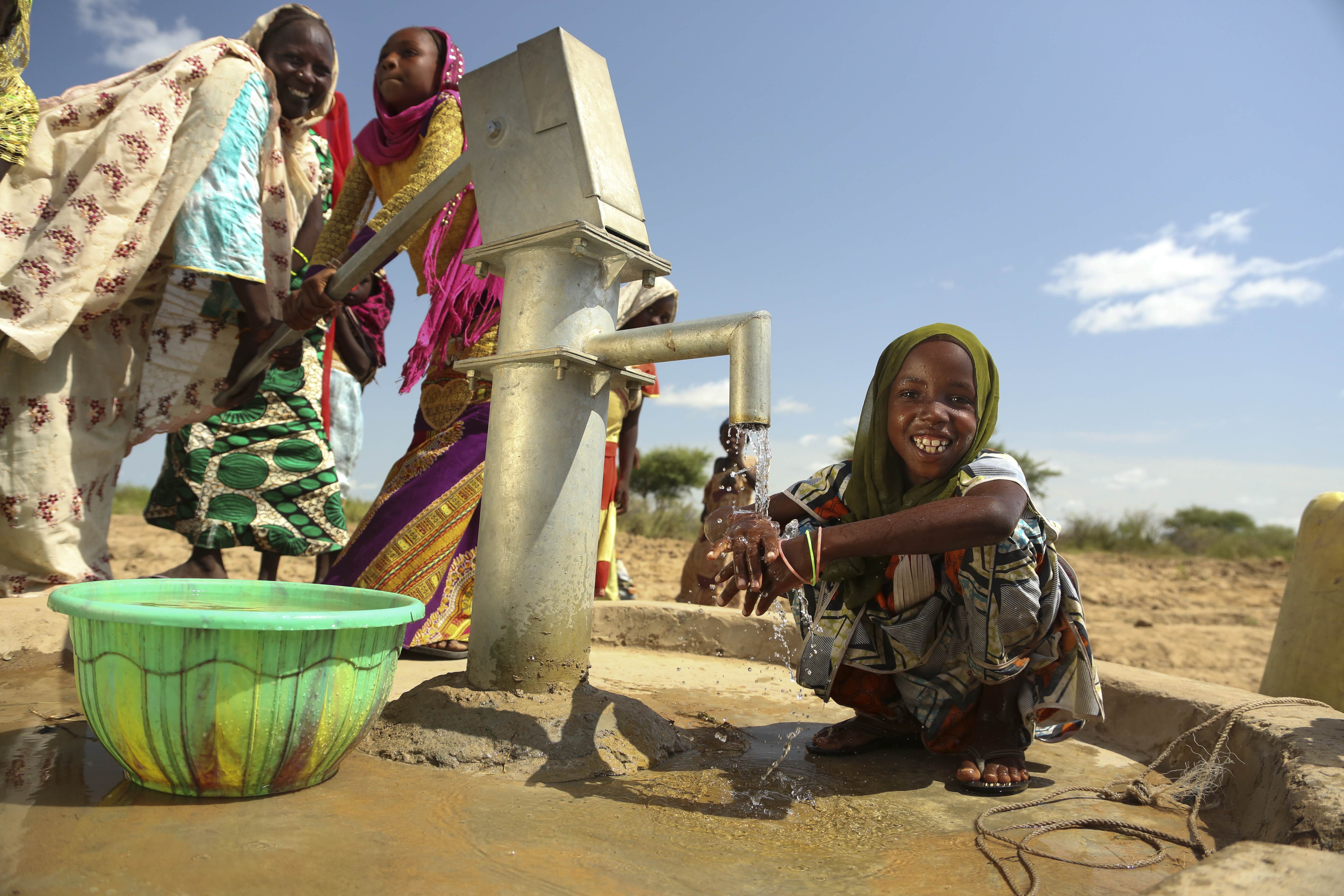 Neverthirst Clean water well in Chad desert